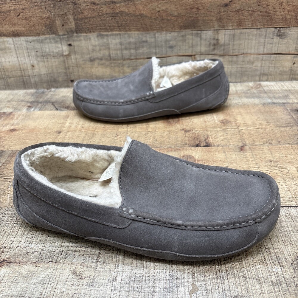 Ugg Men’s Gray Suede Slip On Shearling Moccasin Slippers Size 10